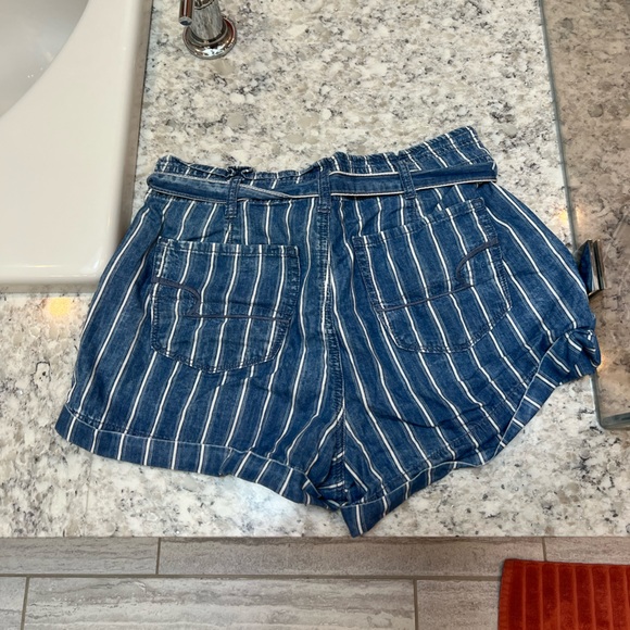 American Eagle Paper Bag Shorts - Picture 2 of 3